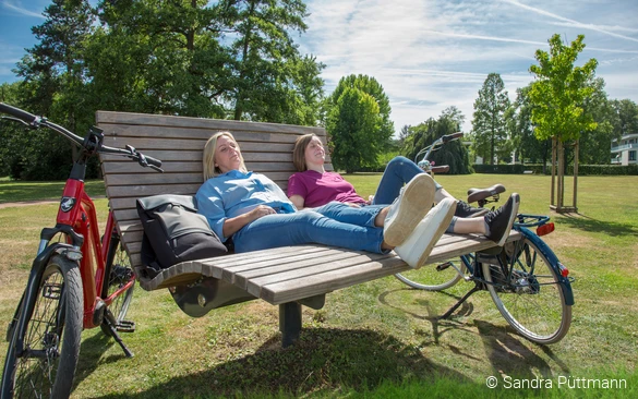 Frauen auf Kurparksofa © Sandra Püttmann.jpg