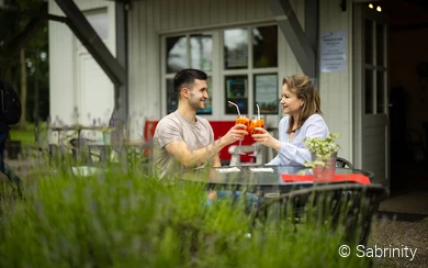 Aperol Sprizz vor der Guten Stube