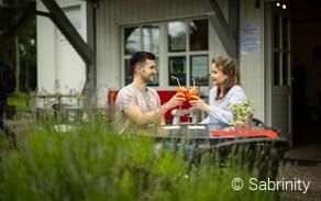 Aperol Sprizz vor der Guten Stube